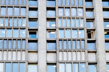 Kentsel peyzaj. Ofis binasında birçok Windows. Doku