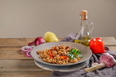 Doğu İspanya'nın geleneksel yemeği. sebze ile teruel Migas 