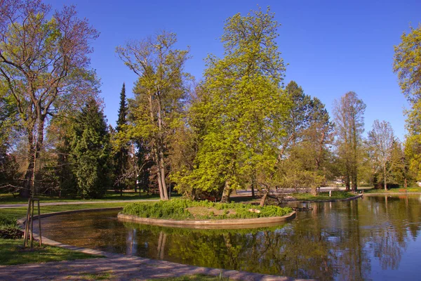 Park w ogrodzie botanicznym w Ołomuńcu, Republika Czeska — Zdjęcie stockowe
