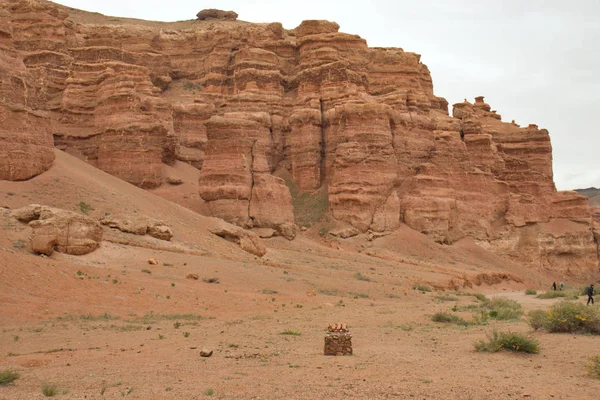 Sharyn canyon, Kazakhstan - May 3, 2019: Canyon walk — Stock Photo, Image