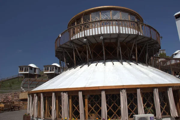 Supara Chunkurchak, Kırgızistan - 8 Mayıs 2019 Turist için yapılmış tipik köy.