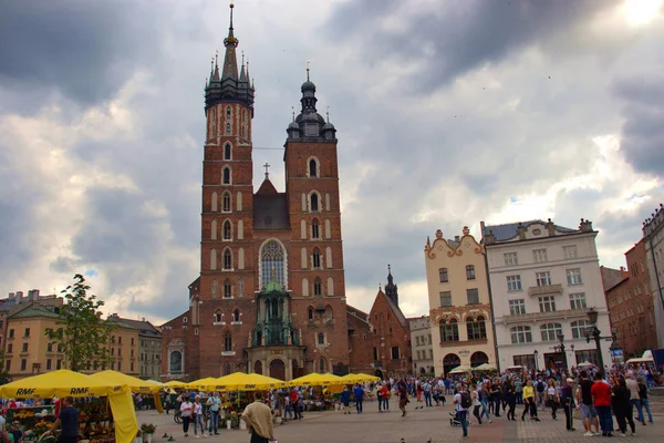 Krakow, Polonya 1 Haziran 2019: Güzel mimarisi ile şehir eski şehir.
