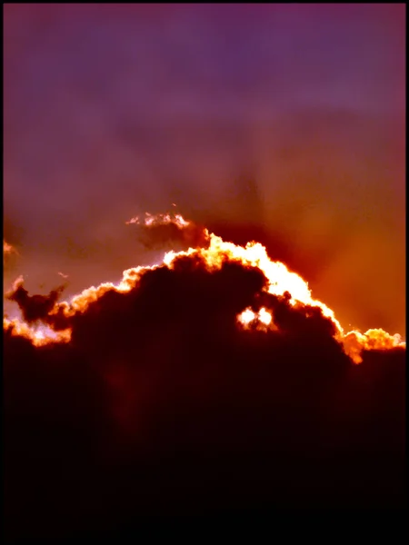 Hermoso cielo con nubes como ojos — Foto de Stock