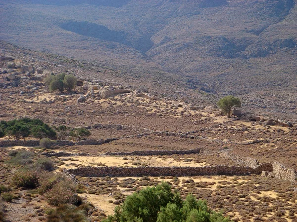 Estrada da sobremesa para karoumes praia kreta ilha fundo arte — Fotografia de Stock