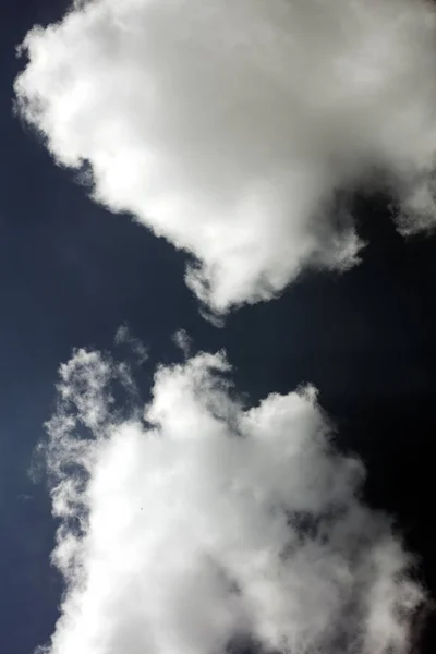 Viharos sötét ég a felhők Boost Trip 50 megapixeles nyomatok — Stock Fotó