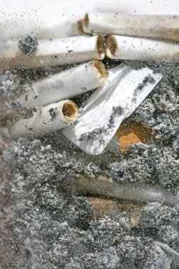 Küller ve cam makro arka plan tıbbi esrar katıldı 