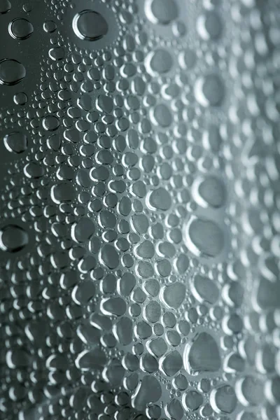 Gotas de agua macro de una botella de plástico de cincuenta megapíxeles — Foto de Stock