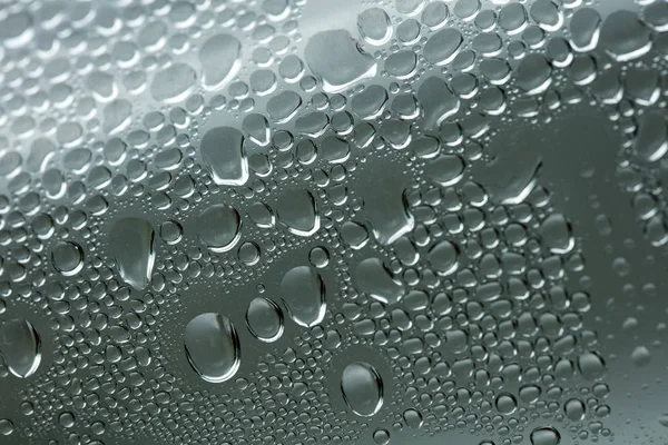 Gouttes d'eau macro d'une bouteille en plastique cinquante mégapixels — Photo