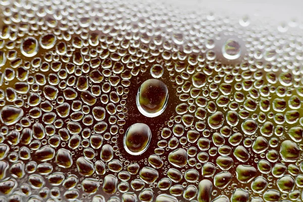 Gotas de agua macro de una botella de plástico de cincuenta megapíxeles — Foto de Stock