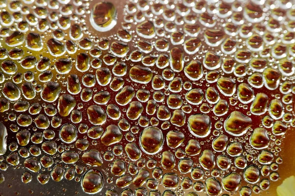 Gotas de agua macro de una botella de plástico de cincuenta megapíxeles — Foto de Stock