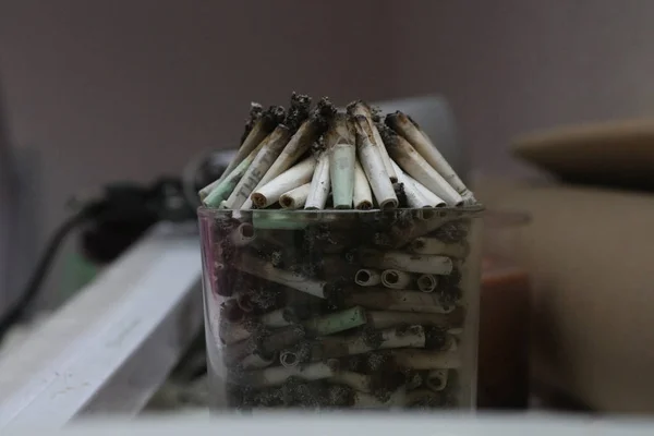 香烟宏关节在玻璃大麻五千万像素打印 — 图库照片