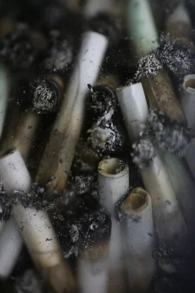 Sigaret macro gewricht in glas cannabis 50 megapixels prints — Stockfoto
