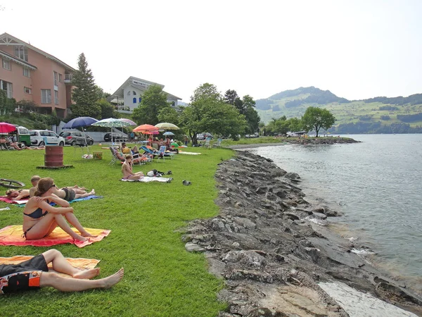 Schweiz stadsbilden resa mani vacker sjö Sommartider — Stockfoto