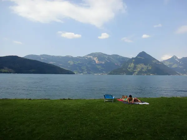 Schweiz stadsbilden resa mani vacker sjö Sommartider — Stockfoto