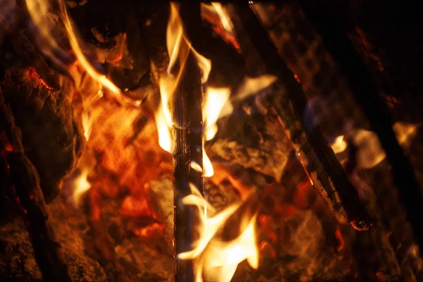 Feuer Flammen Schutz Grill Makro Hintergrund feine Kunst in hochwertigen Druckerzeugnissen — Stockfoto