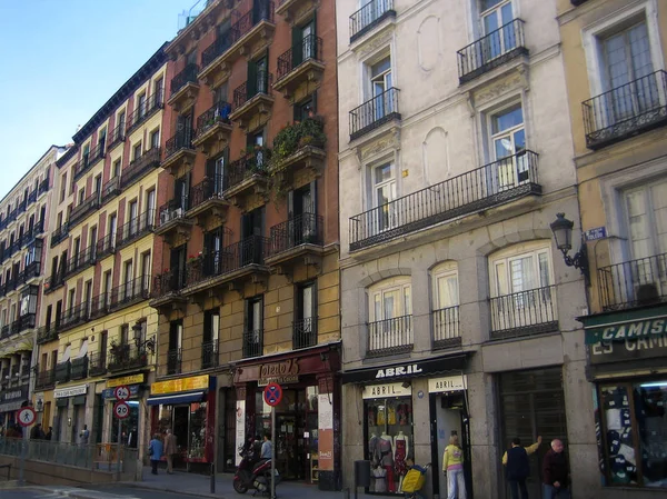 Madrit, spanien - 12 august 2007: blick auf die stadtwanderung — Stockfoto