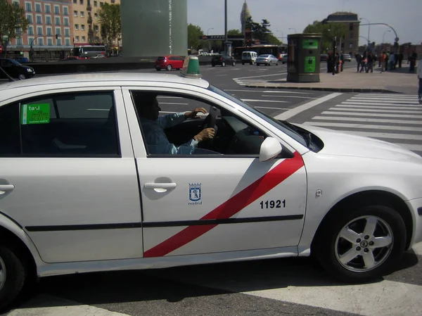 Madrit, Hiszpania-12 sierpień 2007: widok na centrum pieszo wycieczka — Zdjęcie stockowe