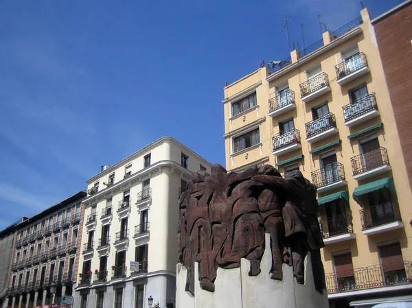 Madrit, Spanje-12 augustus 2007: uitzicht op het centrum wandeltocht — Stockfoto