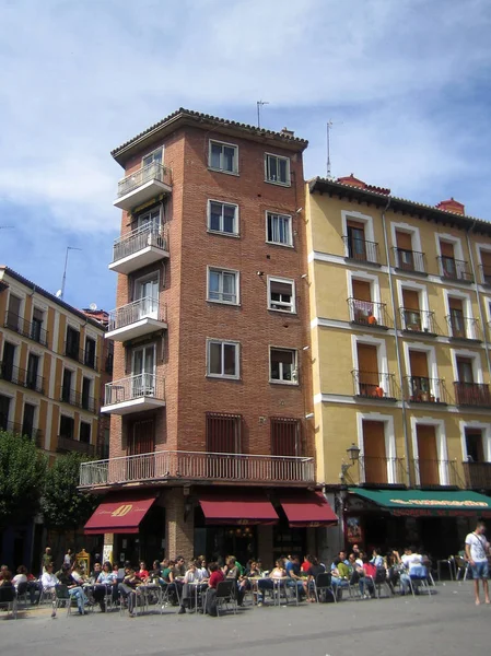 Madrit, spanien - 12 august 2007: blick auf die stadtwanderung — Stockfoto