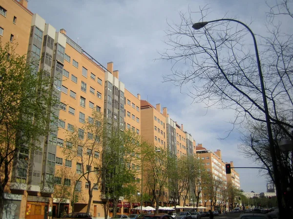 Madrit, Španělsko-13. srpen 2007: pohled na centrum na pěší výlet — Stock fotografie