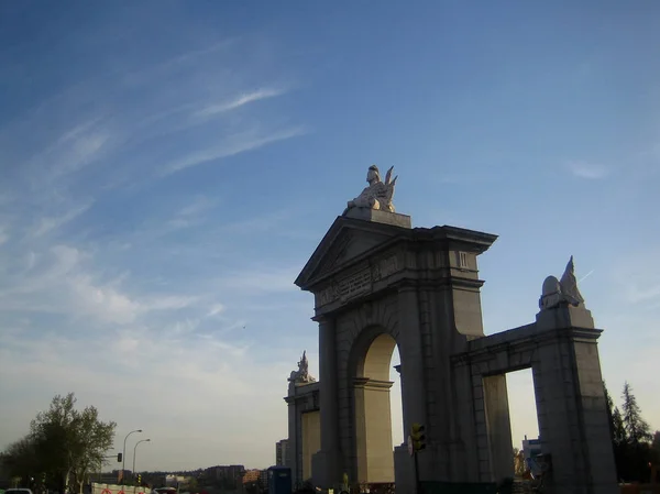 Madrit, Espanha - 13 de agosto de 2007: Vista do centro a pé — Fotografia de Stock