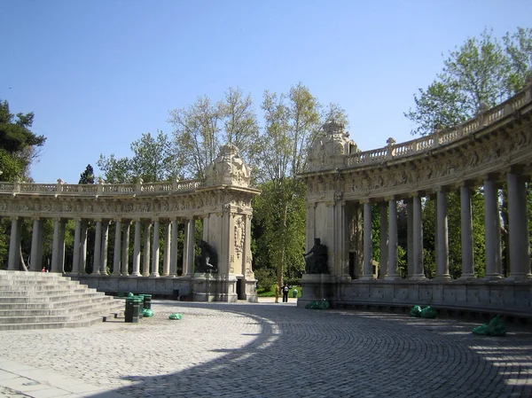 Madrid, İspanya - 12 Ağustos 2007: Merkezin üst kısmının klasik görünümü — Stok fotoğraf