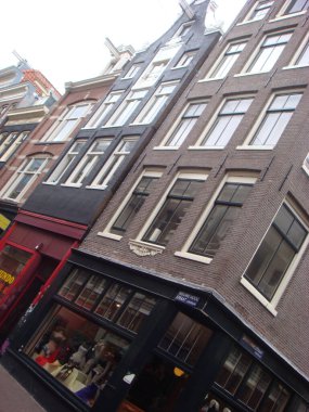 Amsterdam, Hollanda, 29 Temmuz 2009 Yaya şehir manzarası üzerinde yürüyen merkezin eski görüntüsü