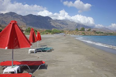 Frangokastello plaj çimento adası yaz 2020 covid-19 sezon arka plan yüksek kaliteli modern baskılar