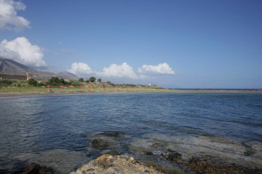 Creta Adası 'ndaki Beach Frangokastello Modern yaz arka plan covid-19 sezon baskısı