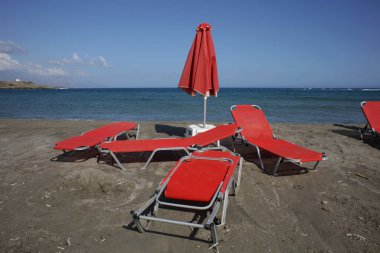 Frangokastello Sahili Creta Adası 'nda tatil. Yunan covid-19 sezonunun arka planı. Modern yüksek kaliteli baskı.