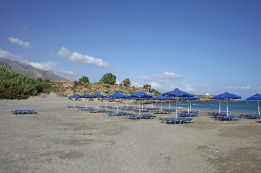 Frangokastello Sahili Creta Adası 'nda tatil. Yunan covid-19 sezonunun arka planı. Modern yüksek kaliteli baskı.