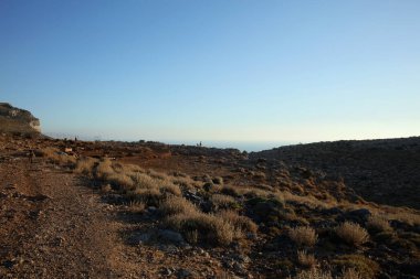 Balos sahili güneş ışığı dağ gölünde yaz 2020 covid-19 sezonu tatilleri yüksek kaliteli baskı