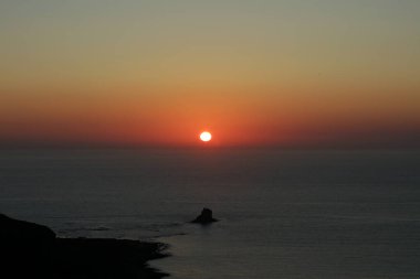 Balos sahili güneş ışığı dağ gölünde yaz 2020 covid-19 sezonu tatilleri yüksek kaliteli baskı