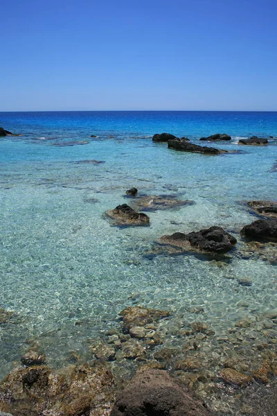 Kerdodasos Strand Betong Privat Blå Lagun Paradis Röd Sand Kust — Stockfoto