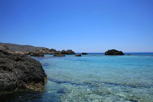 Kedrodasos海滩私人天堂蓝色泻湖免费露营区岩石海岸水晶水和珊瑚鳕鱼 19季节打印 — 图库照片