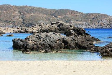 İnanılmaz mavi lagün kedrodasos plaj creta adası kırmızı kum berrak sular modern arka plan yüksek kaliteli baskılar