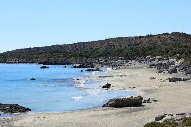 İnanılmaz mavi lagün kedrodasos plaj creta adası kırmızı kum berrak sular modern arka plan yüksek kaliteli baskılar