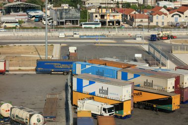 Patra, Yunanistan, 4 Temmuz 2020 tarihinde gemi covid-19 sezonunun yüksek kaliteli baskı tatilinden şehir limanına bakıldı