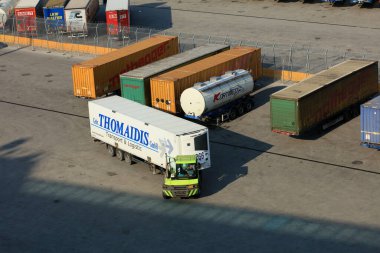 Patra, Yunanistan, 4 Temmuz 2020 tarihinde gemi covid-19 sezonunun yüksek kaliteli baskı tatilinden şehir limanına bakıldı