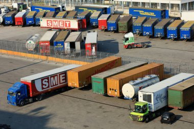 Patra, Yunanistan, 4 Temmuz 2020 tarihinde gemi covid-19 sezonunun yüksek kaliteli baskı tatilinden şehir limanına bakıldı