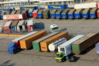 Patra, Yunanistan, 4 Temmuz 2020 tarihinde gemi covid-19 sezonunun yüksek kaliteli baskı tatilinden şehir limanına bakıldı