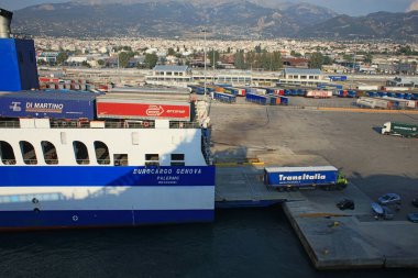 Patra, Yunanistan, 4 Temmuz 2020 tarihinde gemi covid-19 sezonunun yüksek kaliteli baskı tatilinden şehir limanına bakıldı