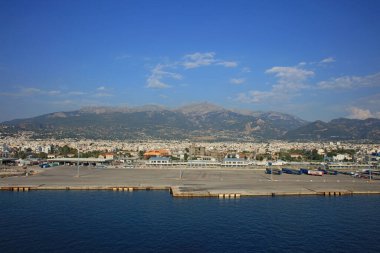 Patra, Yunanistan, 4 Temmuz 2020 tarihinde gemi covid-19 sezonunun yüksek kaliteli baskı tatilinden şehir limanına bakıldı
