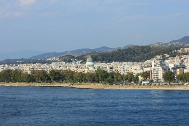 Patra, Yunanistan, 4 Temmuz 2020 tarihinde gemi covid-19 sezonunun yüksek kaliteli baskı tatilinden şehir limanına bakıldı