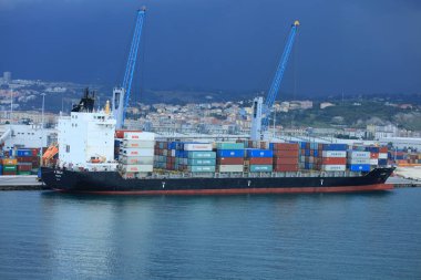 Ancona, İtalya, 5 Temmuz 2020 'de gemi covid-19 sezonundan şehir limanına yüksek kaliteli baskılar