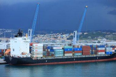 Ancona, İtalya, 5 Temmuz 2020 'de gemi covid-19 sezonundan şehir limanına yüksek kaliteli baskılar
