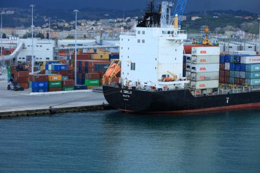 Ancona, İtalya, 5 Temmuz 2020 'de gemi covid-19 sezonundan şehir limanına yüksek kaliteli baskılar