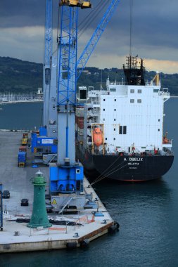 Ancona, İtalya, 5 Temmuz 2020 'de gemi covid-19 sezonundan şehir limanına yüksek kaliteli baskılar