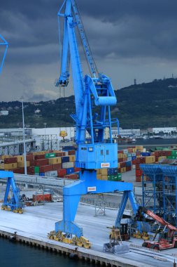 Ancona, İtalya, 5 Temmuz 2020 'de gemi covid-19 sezonundan şehir limanına yüksek kaliteli baskılar