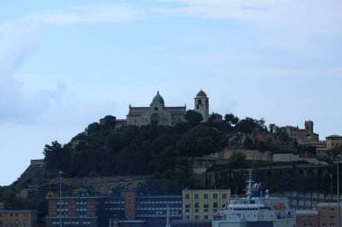 Ancona, İtalya, 5 Temmuz 2020 'de gemi covid-19 sezonundan şehir limanına yüksek kaliteli baskılar